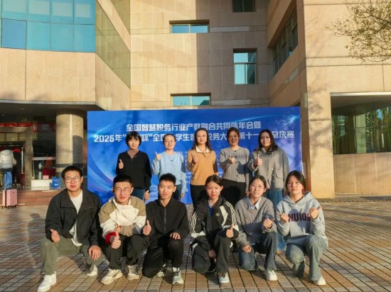 领导赛前亲切慰问，师生备受鼓舞领