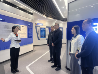校长程书强一行在重庆冠达控股集团有限公司调研