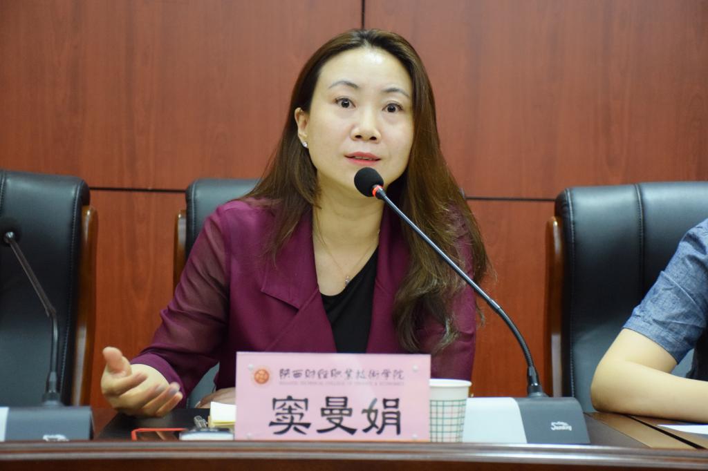 窦曼娟以“不忘初心·牢记使命”为主题为全体学生干部讲授团课