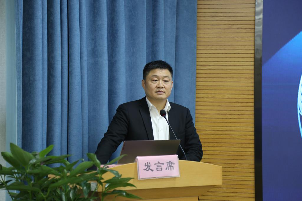 中国大数据应用西北联盟秘书长、西安大数据产业协会秘书长鲁红军作了《大数据生态的现状与思考》的主题报告
