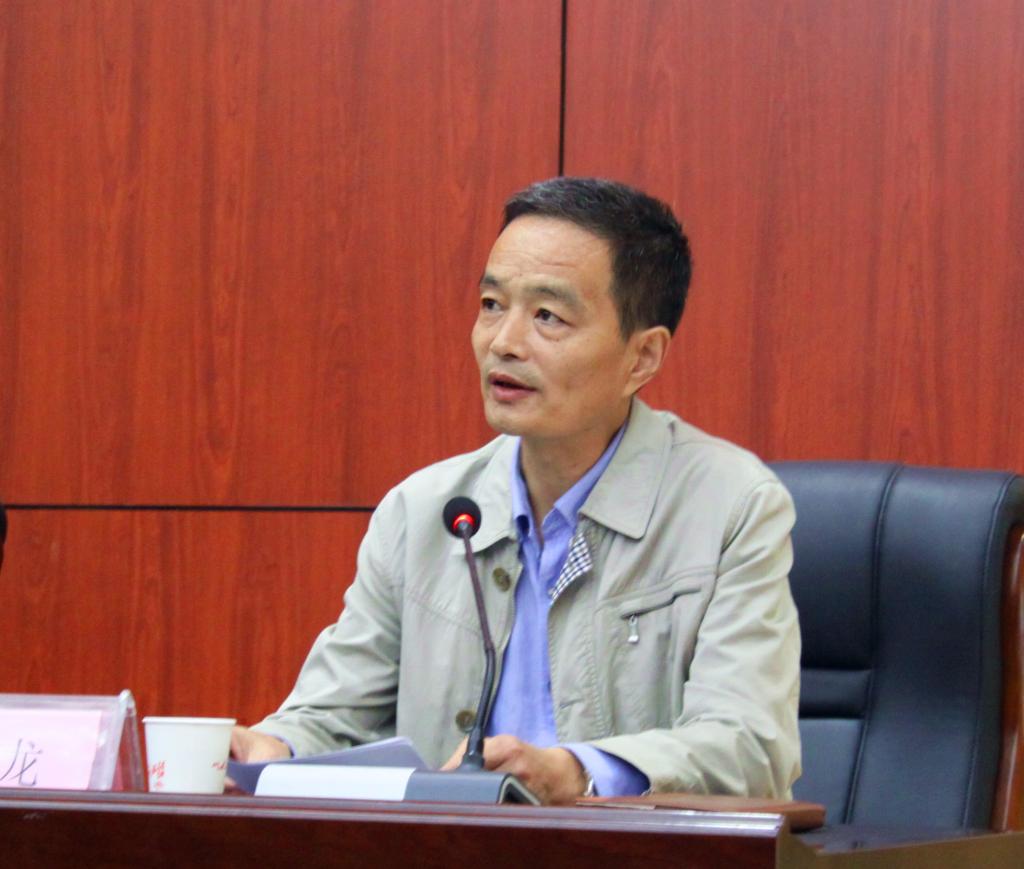 副院长张秦龙主持会议