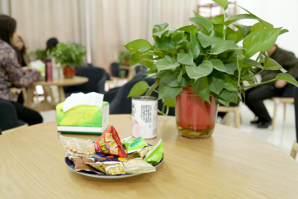 教休室里的一盘茶点