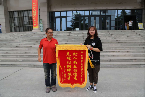 陕西高校学子帮扶老人162