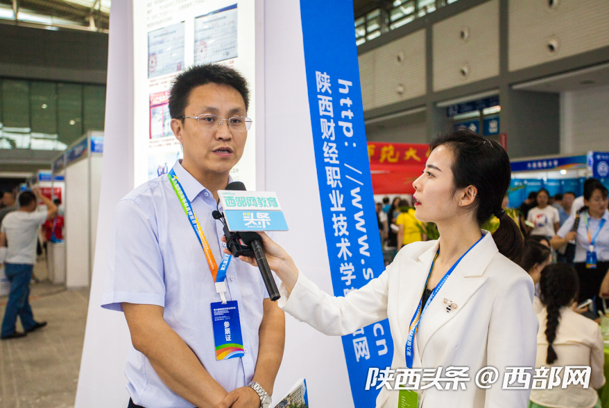 正在上传... bf14491cdd8e923263aac8e63aaa34c8.png