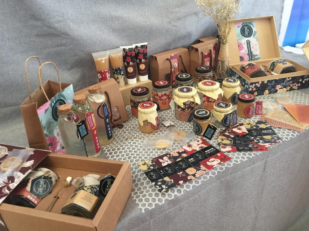 《蜜芳缘》蜂蜜包装设计展览现场