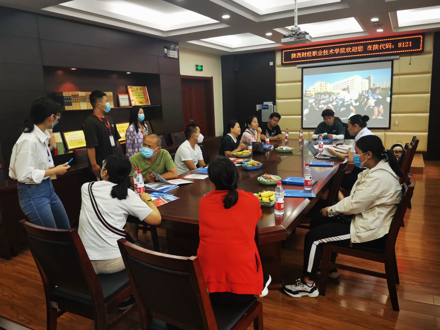 对考生和家长进行专业现场指导