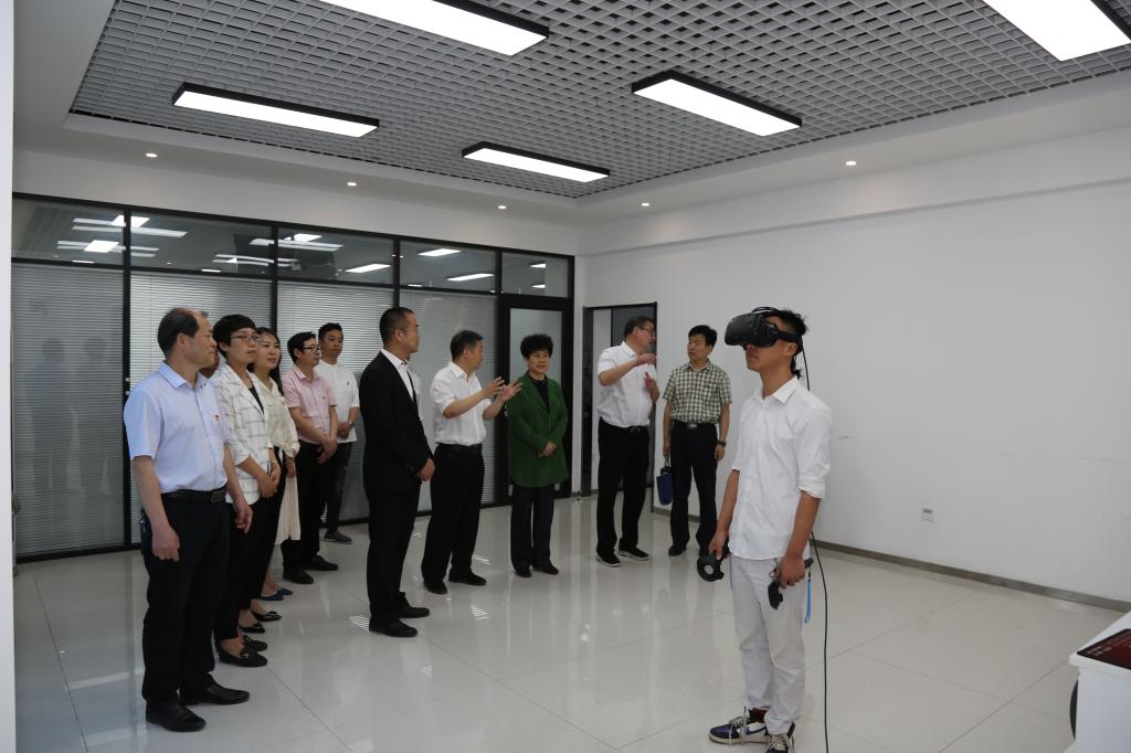 实地走访红色教育VR体验(学习)中心