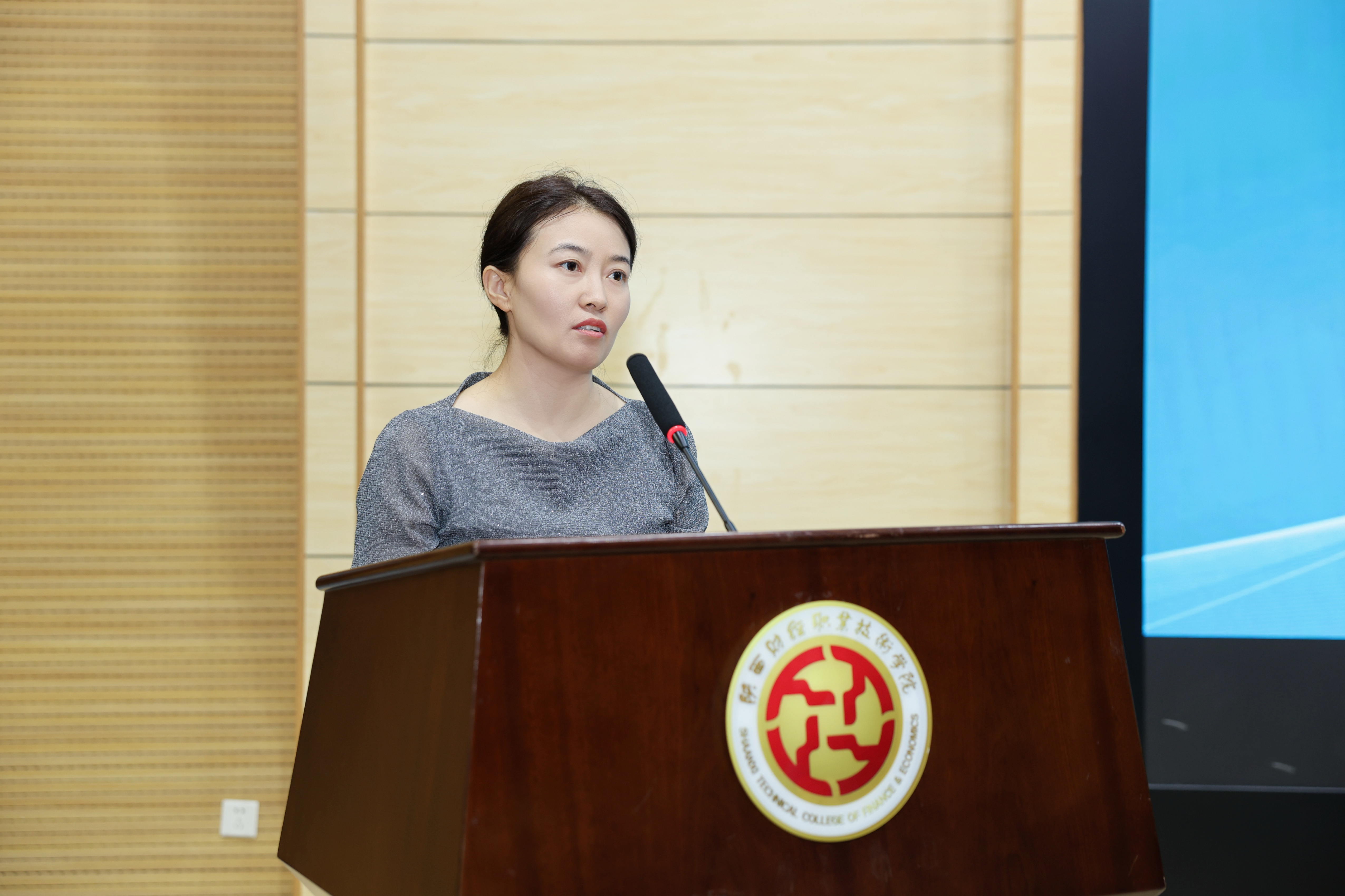 咸阳市教育局职业教育与成人教育科科长郭晏闳致辞 咸阳市教育局职业教育与成人教育科科长郭晏闳致辞