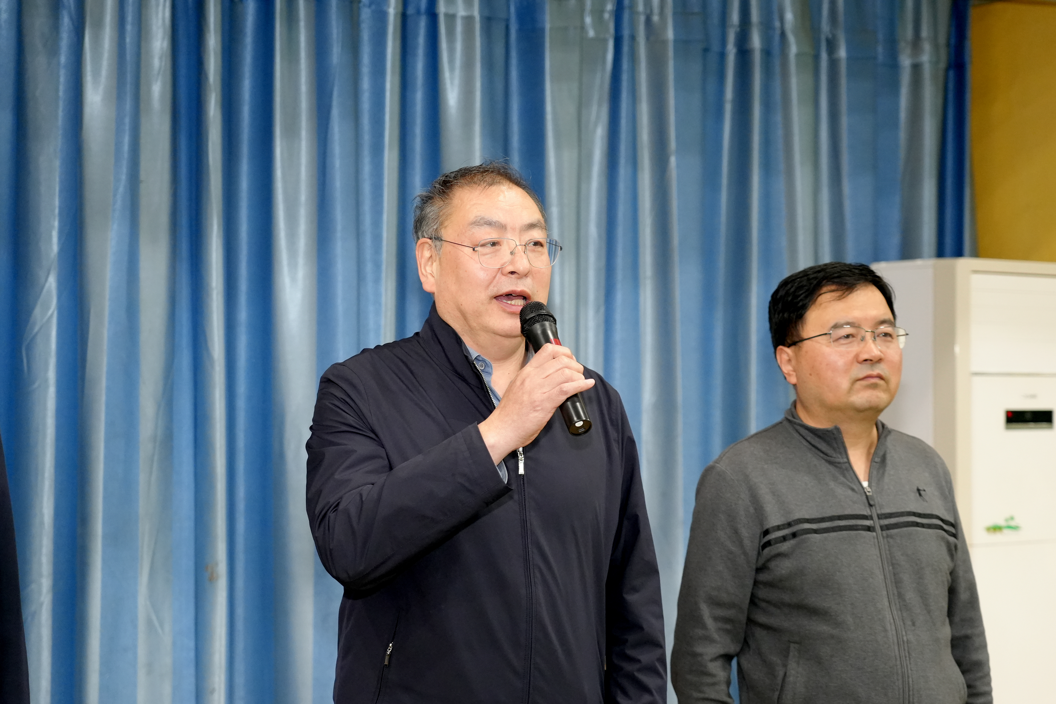校长程书强宣布开赛
