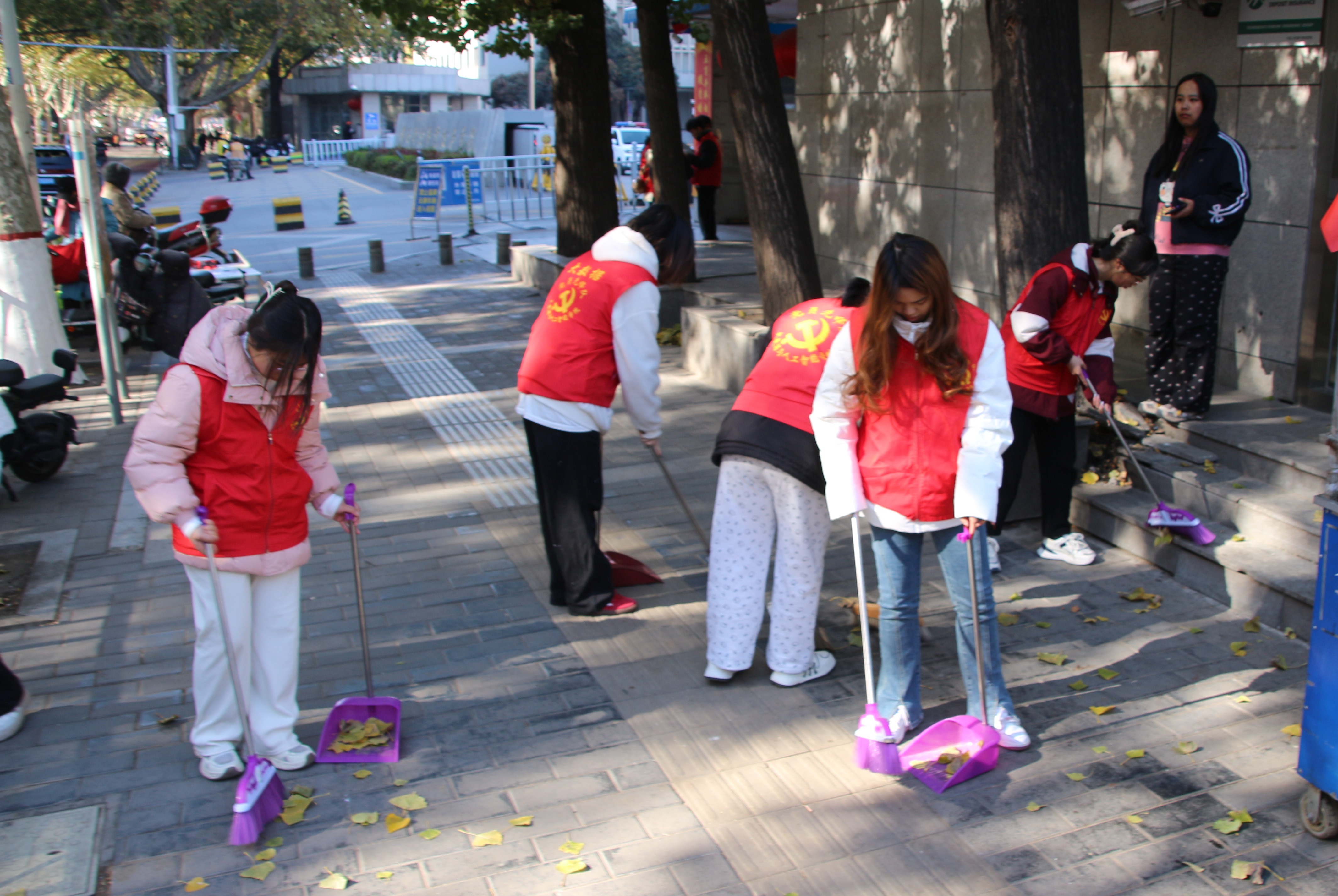 校园及周边区域清洁工作