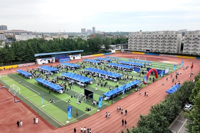 就业实习双选会现场