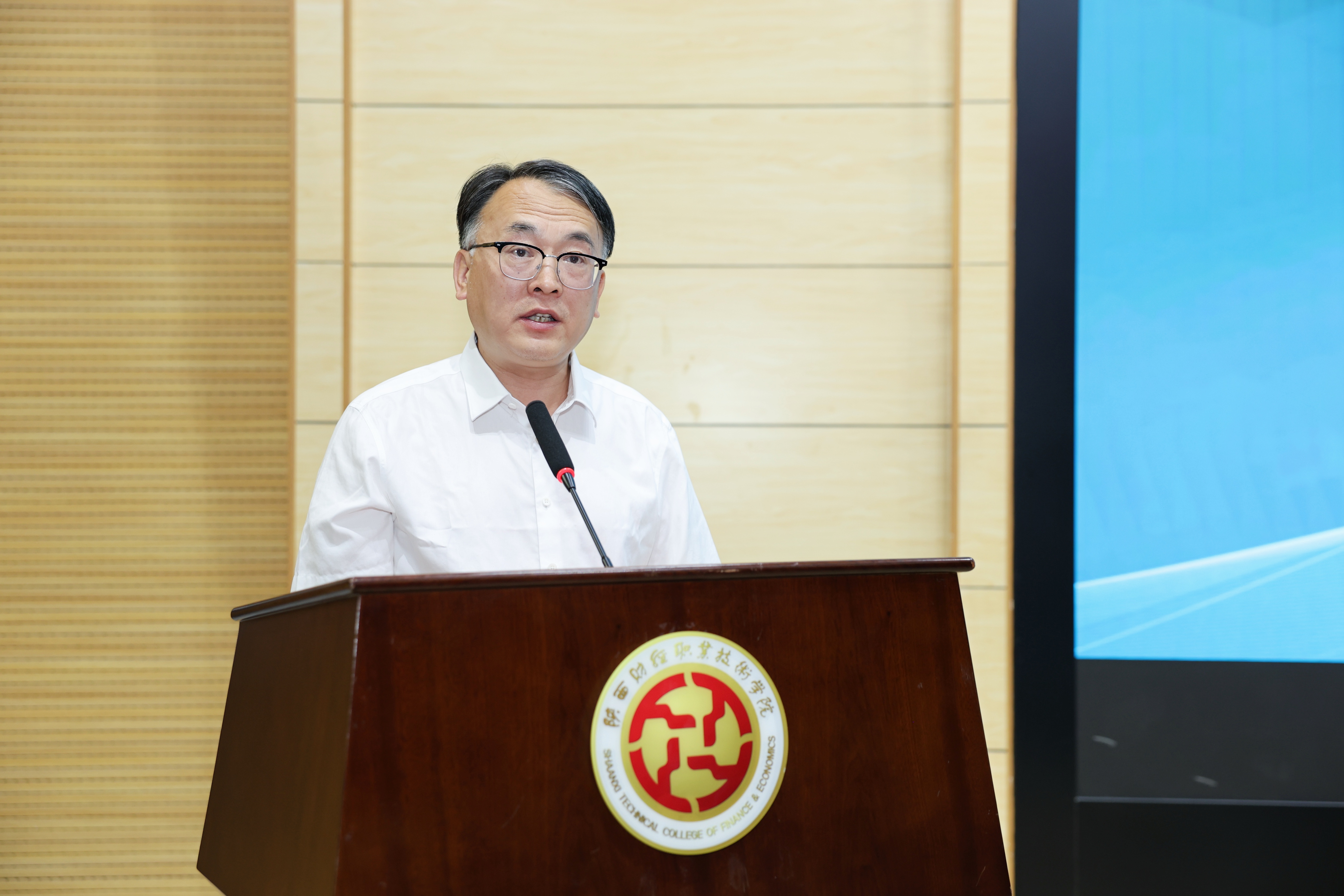 中国商业联合会互联网应用工作委员会副主任兼秘书长王鹏致辞 中国商业联合会互联网应用工作委员会副主任兼秘书长王鹏致辞