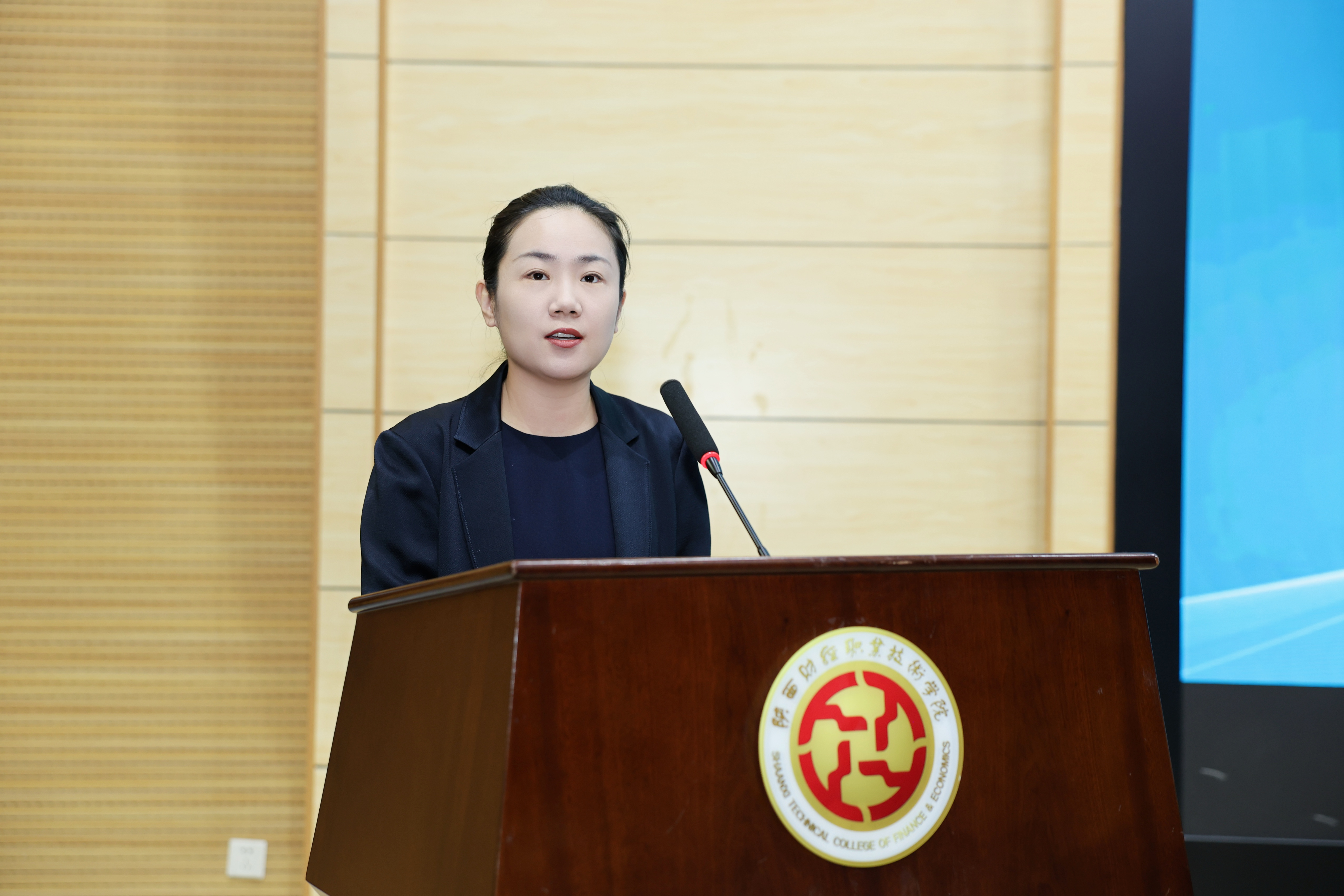 咸阳高新技术产业开发区管理委员会副主任张亚丽致辞 咸阳高新技术产业开发区管理委员会副主任张亚丽致辞