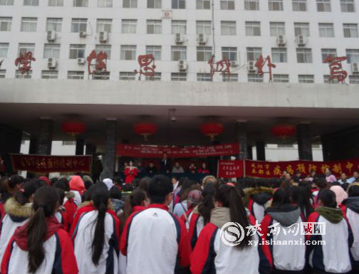 12.1世界艾滋病日大型宣传活动在校园内拉开了帷幕